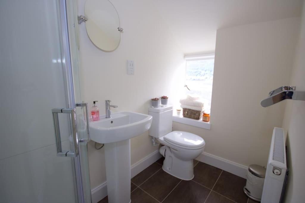 Rossmay House - 4 Bedroom Scottish Villa With Waterfront / Mountain Views Arrochar Exterior foto