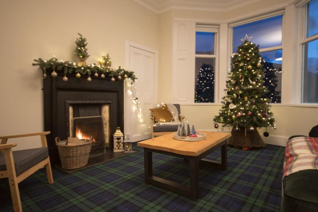 Rossmay House - 4 Bedroom Scottish Villa With Waterfront / Mountain Views Arrochar Exterior foto