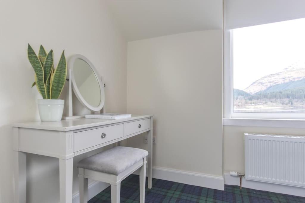 Rossmay House - 4 Bedroom Scottish Villa With Waterfront / Mountain Views Arrochar Exterior foto