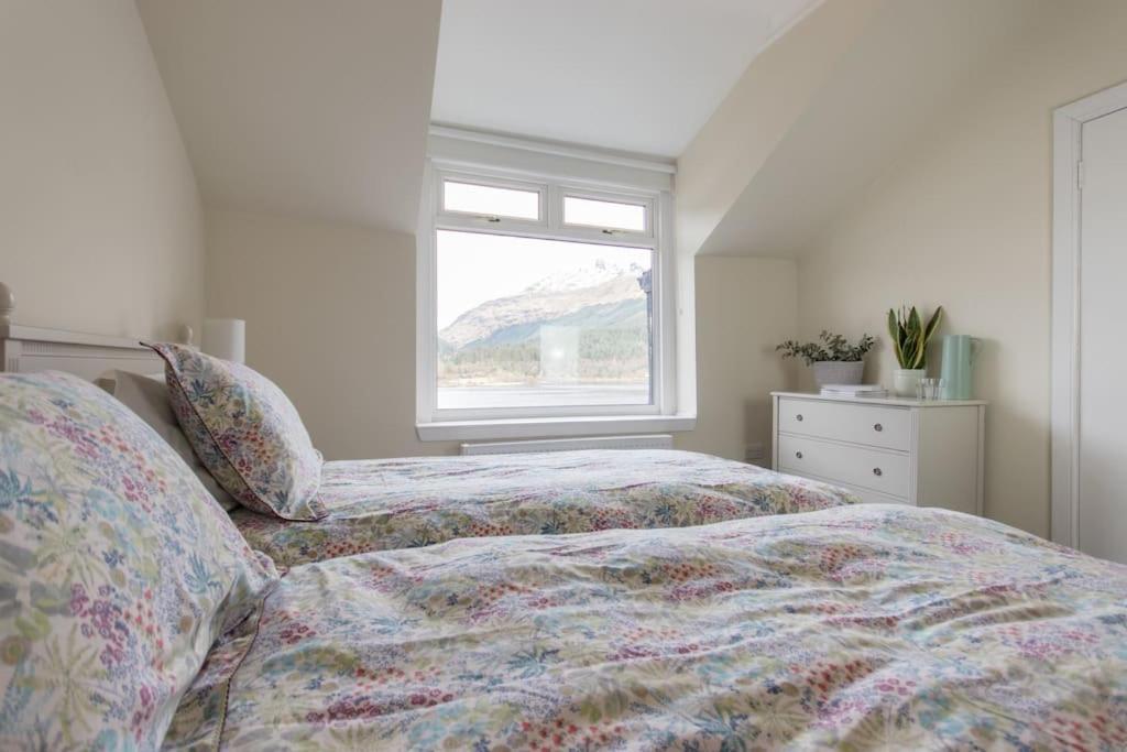 Rossmay House - 4 Bedroom Scottish Villa With Waterfront / Mountain Views Arrochar Exterior foto