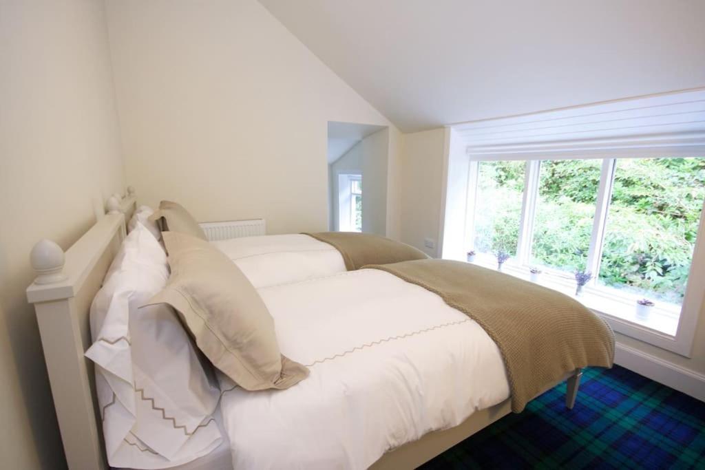 Rossmay House - 4 Bedroom Scottish Villa With Waterfront / Mountain Views Arrochar Exterior foto
