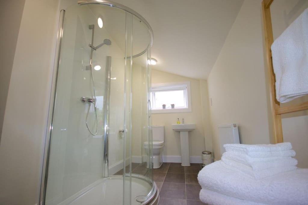 Rossmay House - 4 Bedroom Scottish Villa With Waterfront / Mountain Views Arrochar Exterior foto